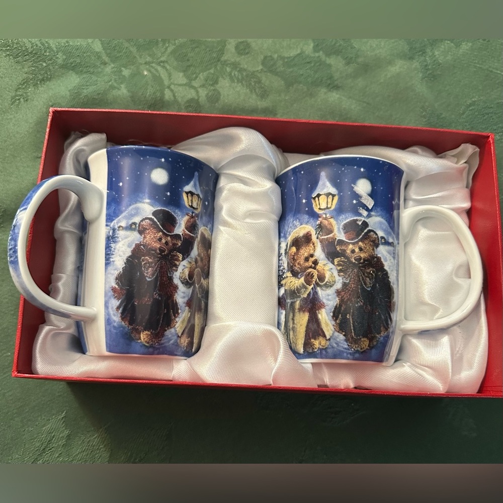 Royal Alfreda fine porcelain holiday cups (2)